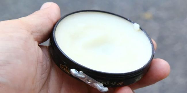  Xi đánh giày loại nào tốt? Mẹo xử lý xi đánh giày bị khô