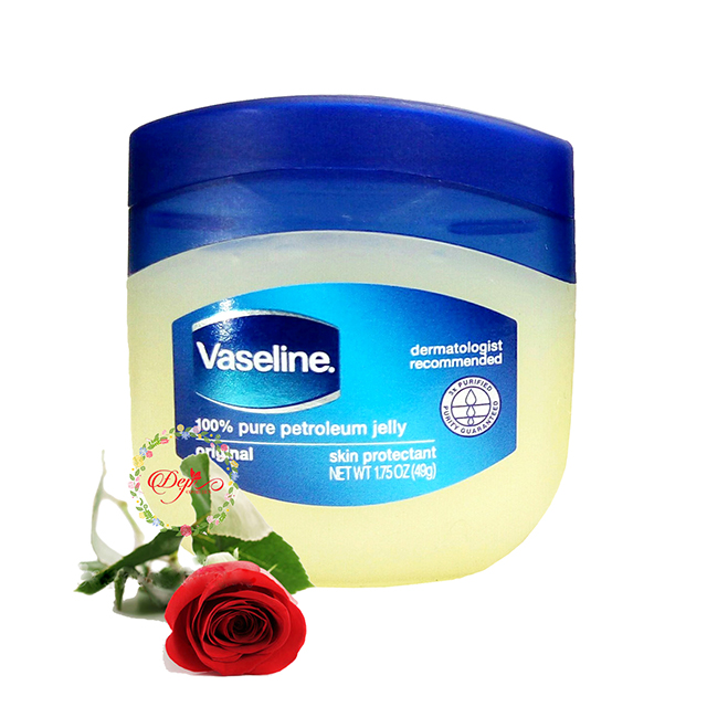 Dùng sáp vaseline để tẩy trắng giày ố vàng